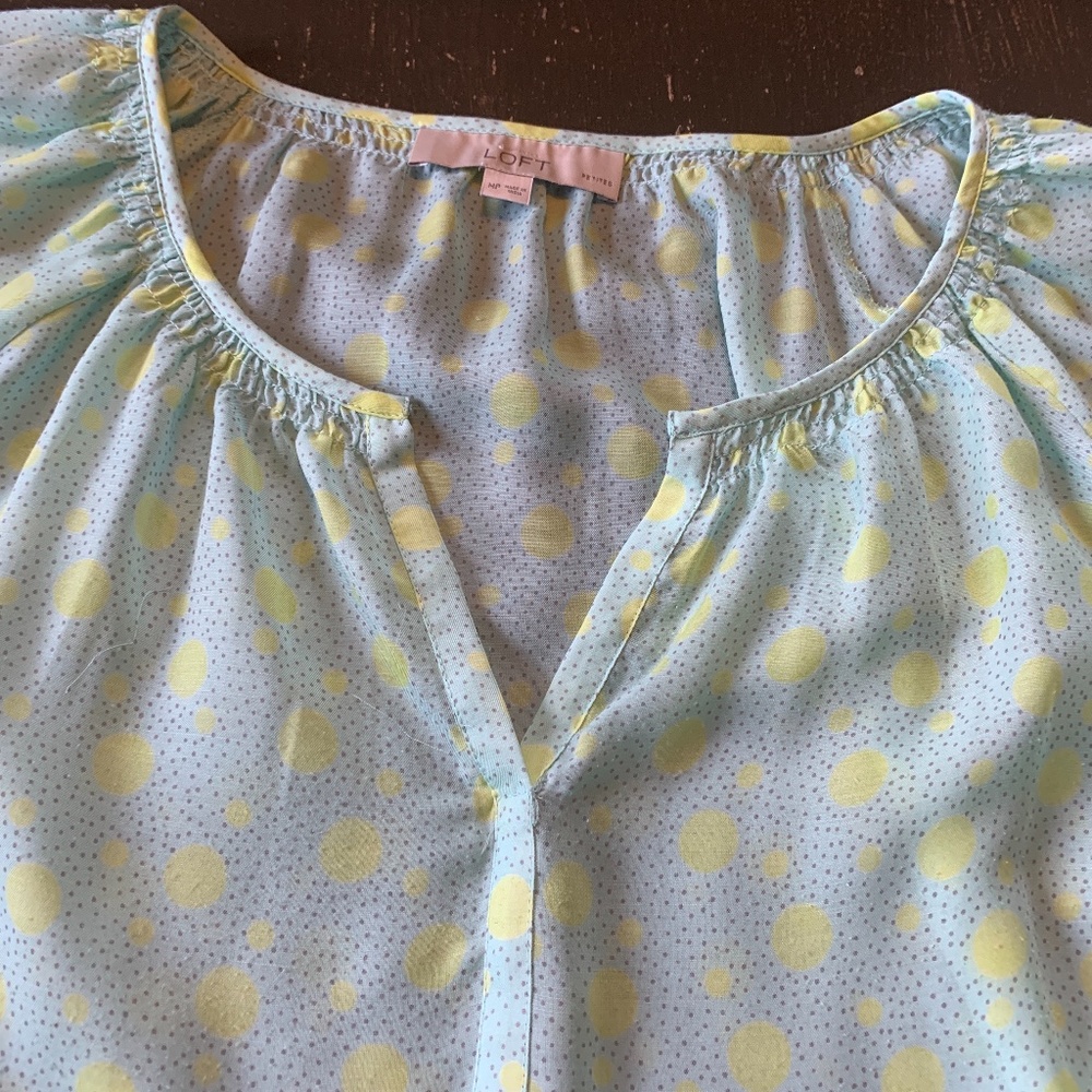 Cute‎ Ann Taylor loft petites  women’s summer blouse. Worn once. Retail 59.50